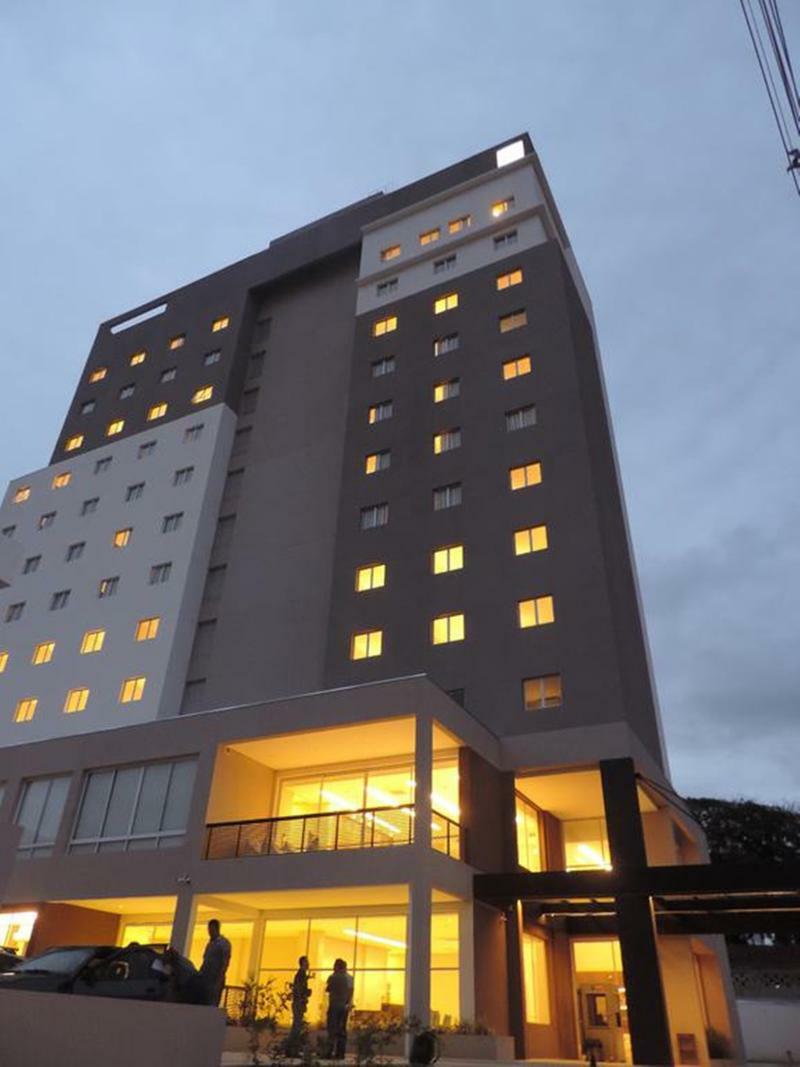 Summit Suítes Hotel Pindamonhangaba Exterior foto